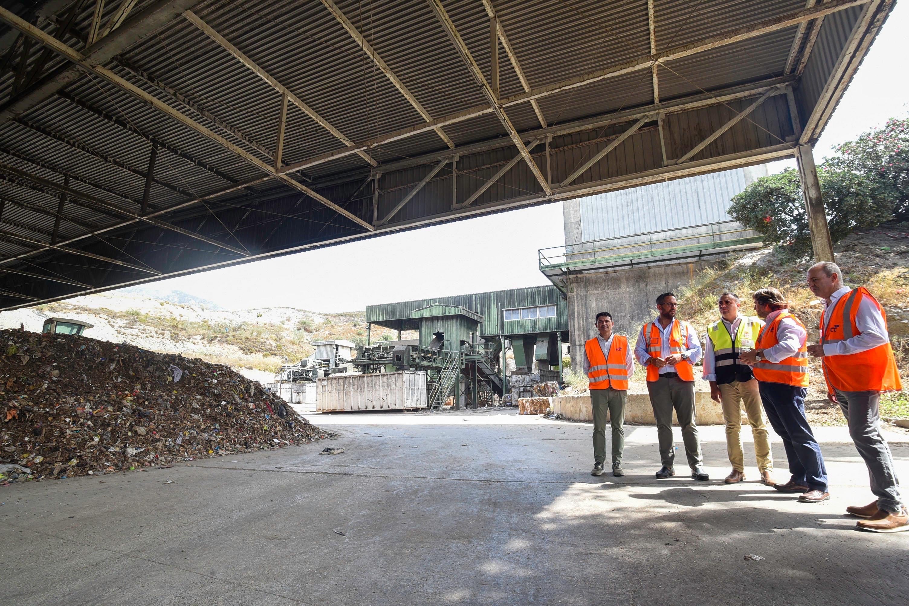 Visita a la planta de residuos de Vélez de Benaudalla.