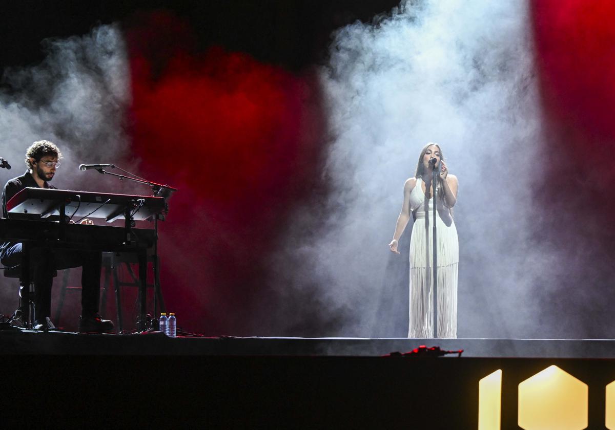 María José Llergo apenas tuvo acompañamiento en el teatro del Generalife.