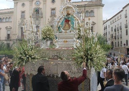 Imagen de la Virgen de la Cabeza durante el desfile por el 400 aniversario de su Cofradía