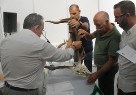 Miembro de la Federación Andaluza de Caza en una de las actividades