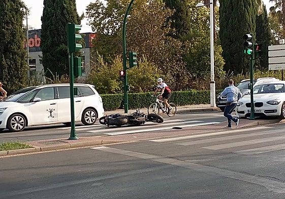 Los vehículos implicados en el accidente de la avenida Fernando de los Ríos.