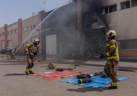 Incendio en una panadería en el Polígono Juncaril