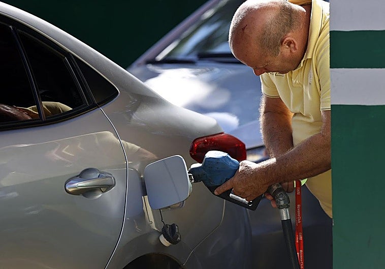 El truco de un gasolinero para ahorrar hasta un 20% en combustible