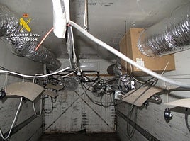 El remolque acondicionado para el cultivo de marihuana.