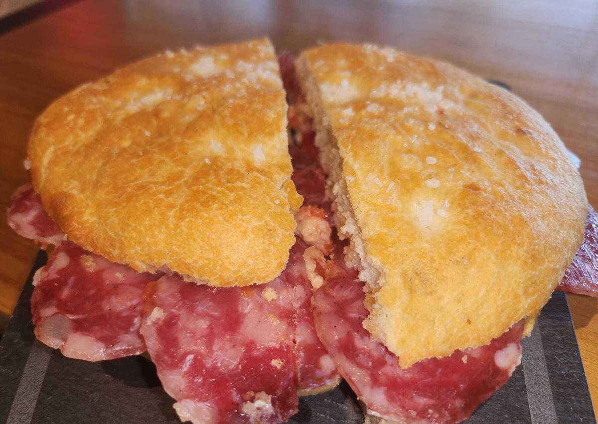 Imagen secundaria 1 - La cafetería tras los desayunos y tostas XXL que conquistan Granada