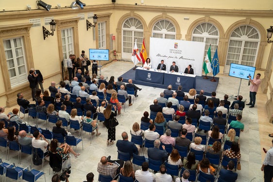 El Patio de Luces de la Diputación de Almería albergó la sesión.