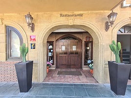 El restaurante La Costa cierra sus puertas temporalmente.