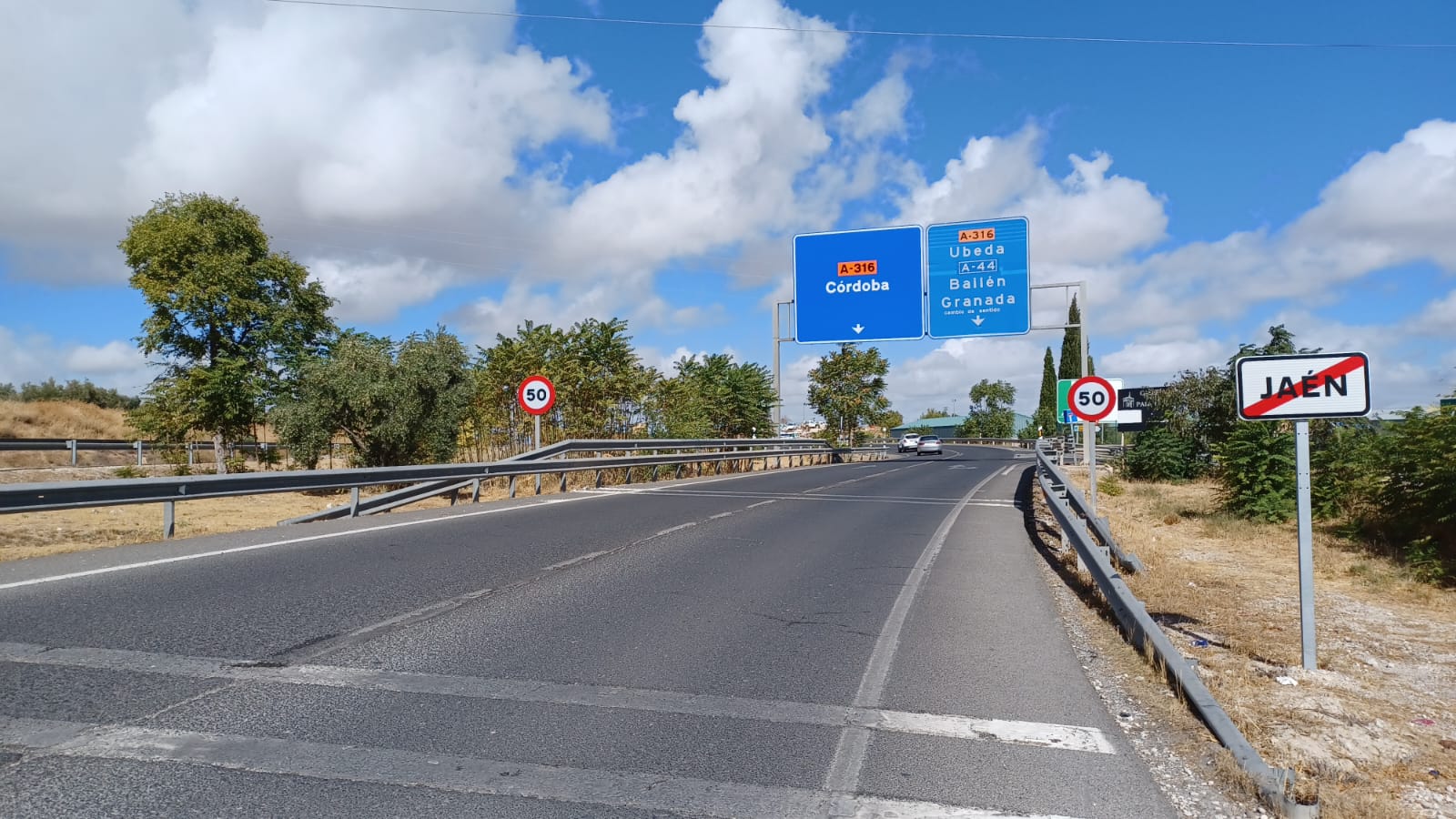 Acceso y salida de la capital, procedencia y destino Córdoba, entre otros.