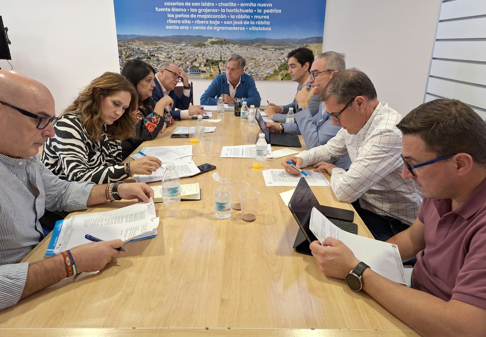 Reunión del Grupo Popular, con Roberto Moreno, primero por la derecha.