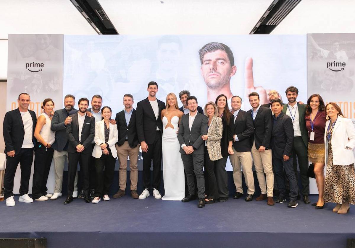 Jesús Mancebón, a la izquierda Courtois y Gerzig, durante la premiere del documental en el Bernabeu.