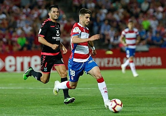 Dani Ojeda, como futbolista del Granada, en un partido contra el Tenerife.
