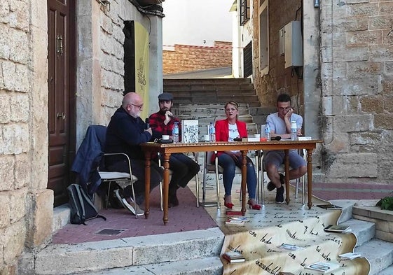 David Uclés durante la presentación de su libro en Sorihuela del Guadalimar.