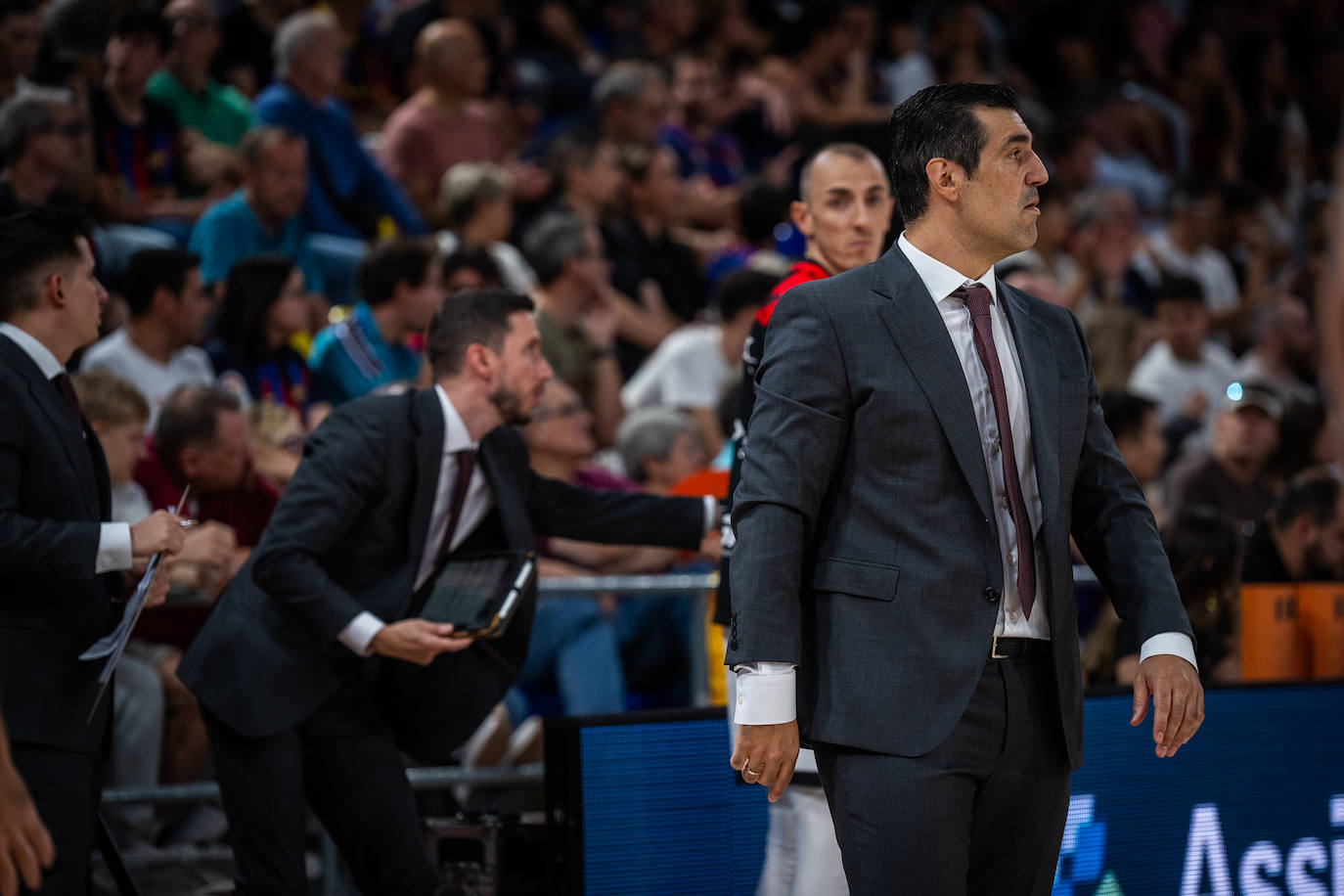 Pablo Pin, a la derecha, durante el partido en el Palau Blaugrana.