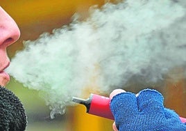 La moda de los váper se extiende entre los jóvenes y genera problemas en los institutos