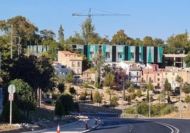 Edificio en obras del centro de salud Alameda, desde la Ronda Sur, ayer.