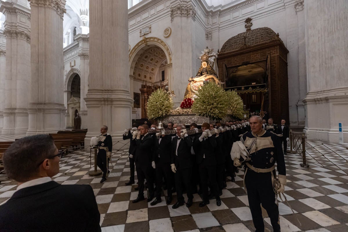 Las mejores imágenes de la procesión de las Virgen de las Angustias