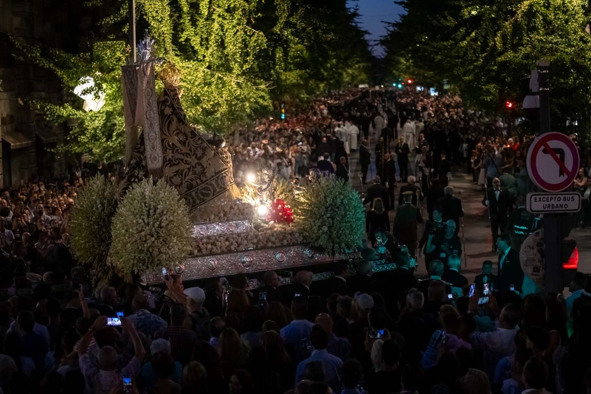 Las mejores imágenes de la procesión de las Virgen de las Angustias