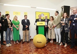 El consejero de la Presidencia, Interior, Diálogo Social y Simplificación Administrativa, Antonio Sanz, inaugura el Punto Vuela en Archidona.