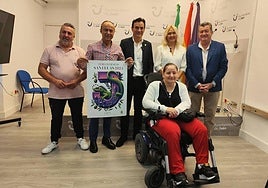 El alcalde, la concejala y representantes de colectivos, en la presentación de San Lucas 2024.