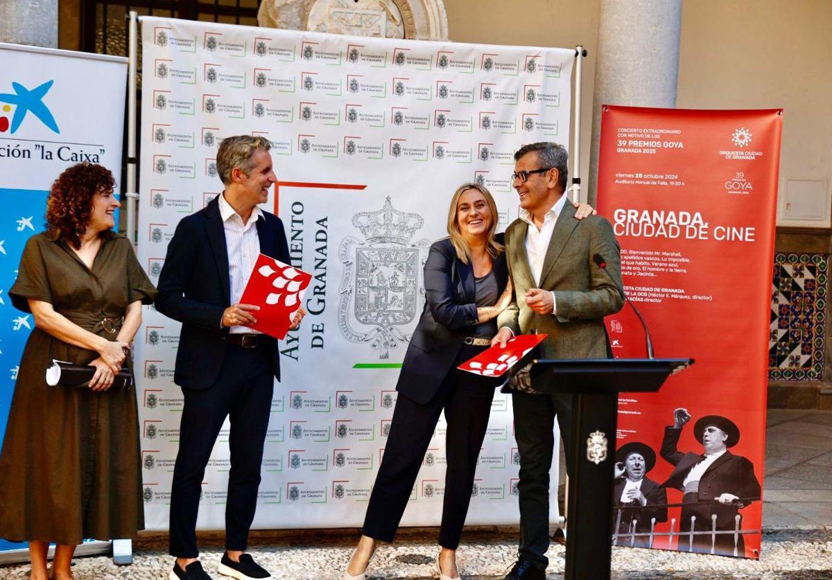 Presentación del concierto de la OCG en el patio del Ayuntamiento.