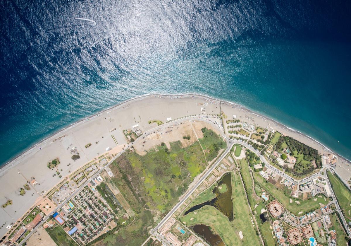 Zona en la que se construirá el espigón en Playa Granada.