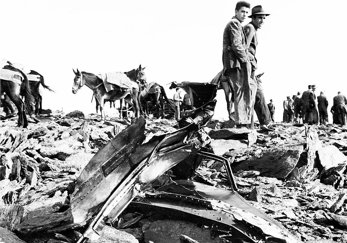 Imagen principal - Rescate de los cadáveres y detalle del accidente.