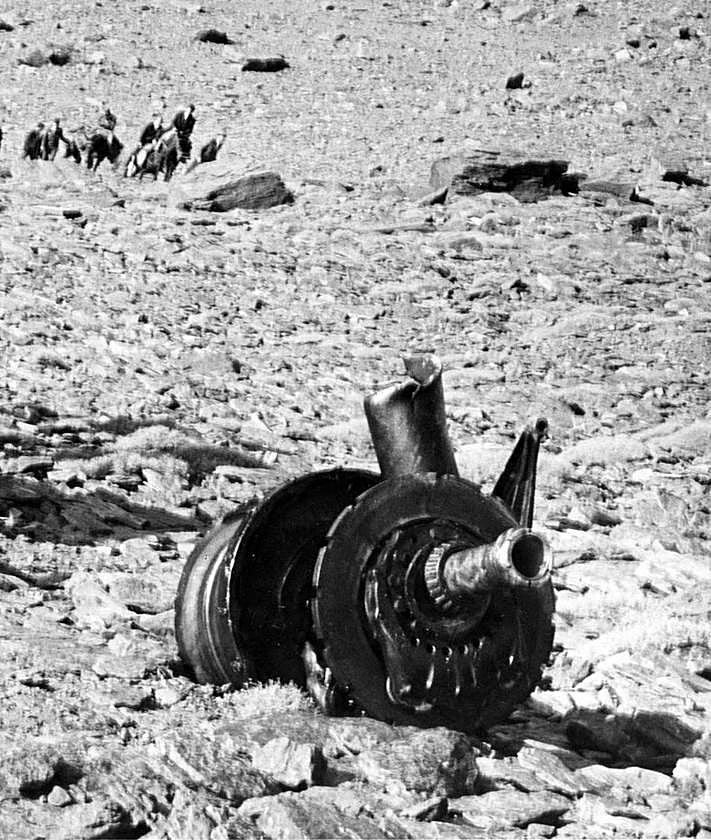 Imagen secundaria 2 - Rescate de los cadáveres y detalle del accidente.