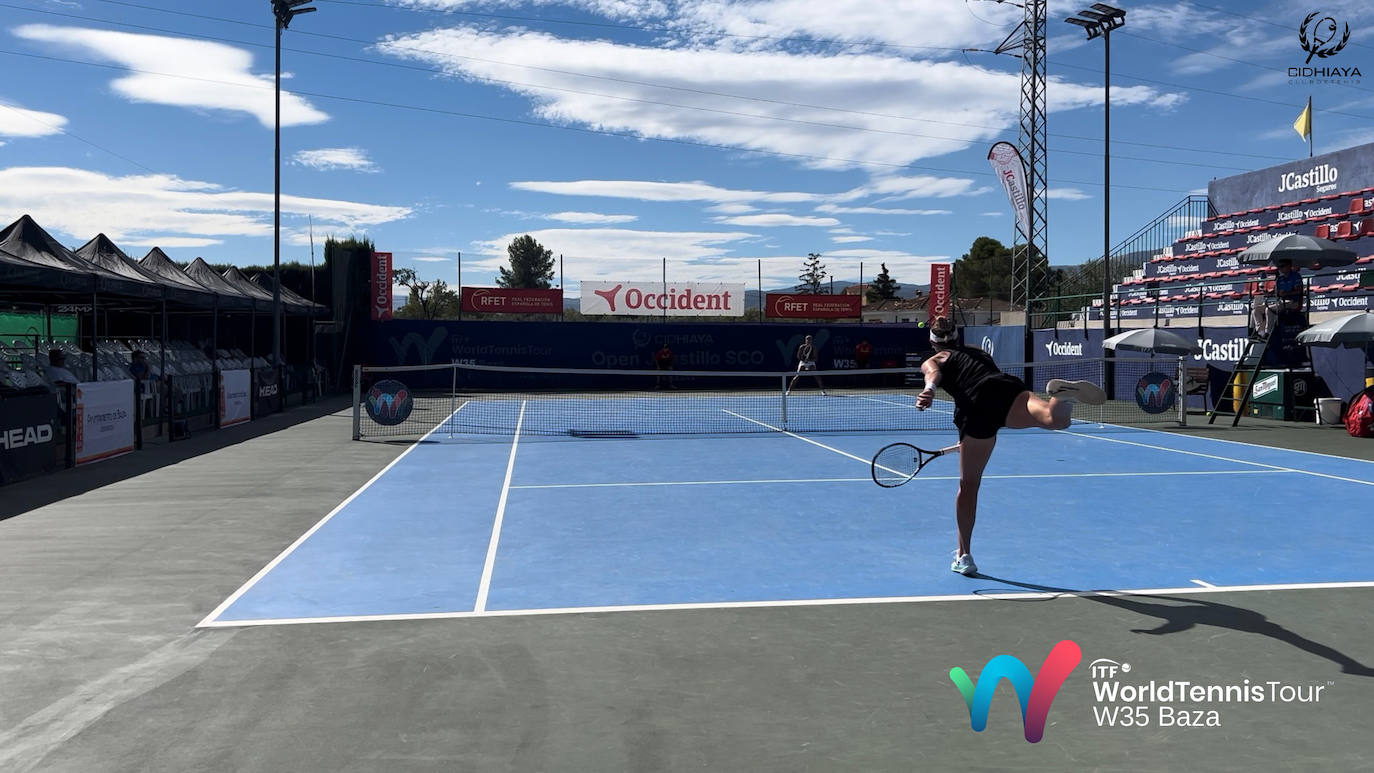 Uno de los partidos del torneo bastetano.