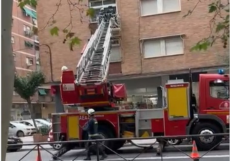 Rescate en la calle Poeta Manuel de Góngora este jueves.