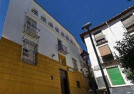 Exterior del Centro de Protección de Menores Carmen de Michelena, en la plaza de los Naranjos.