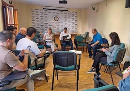 Un grupo de periodistas analiza con Juan Carlos García de los Reyes las líneas del futuro PGOM.