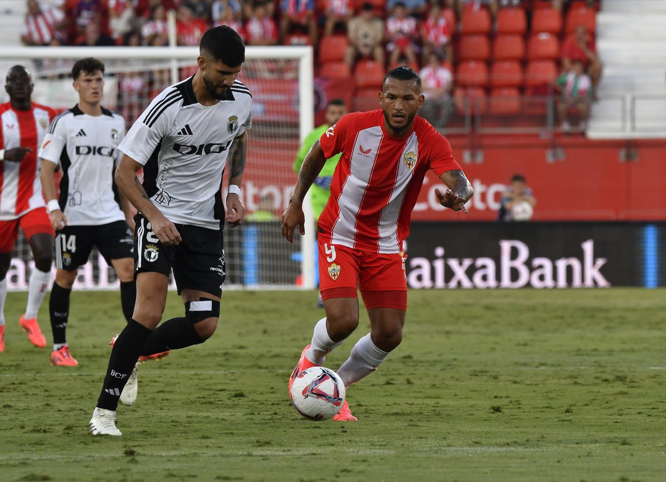 El Almería aprende la lección a tiempo