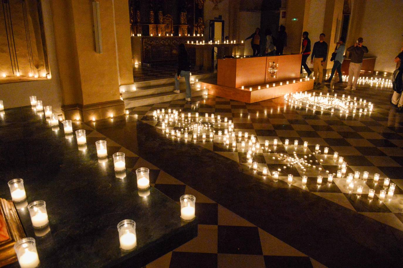 La belleza monumental de Guadix en la noche de las velas