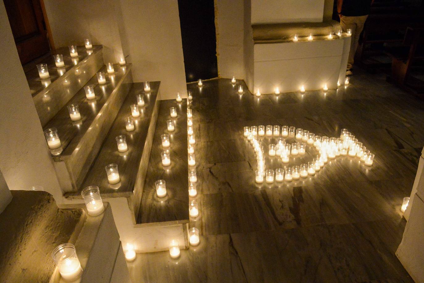 La belleza monumental de Guadix en la noche de las velas