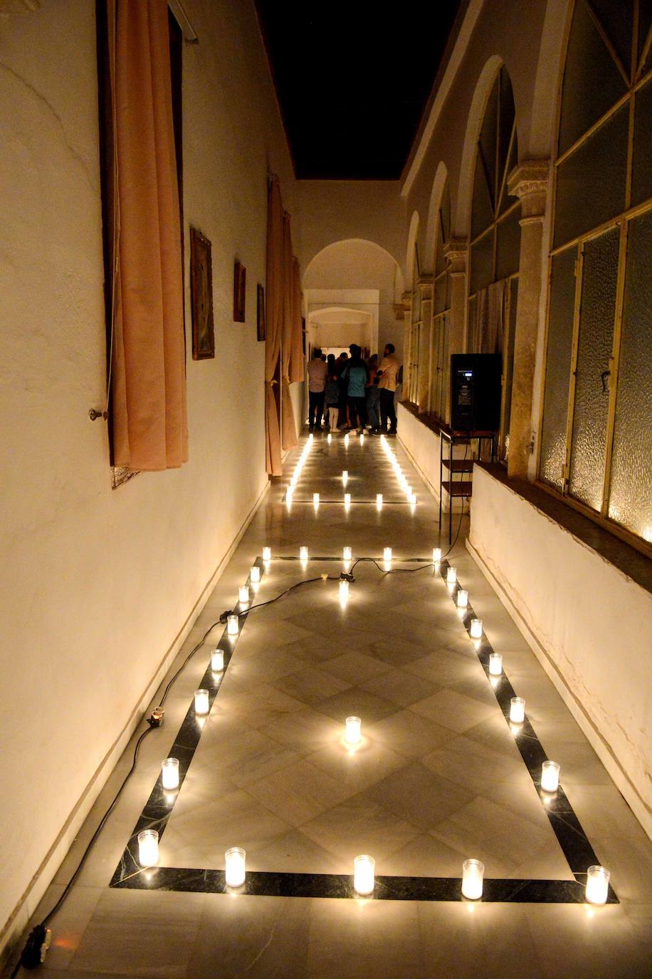 La belleza monumental de Guadix en la noche de las velas