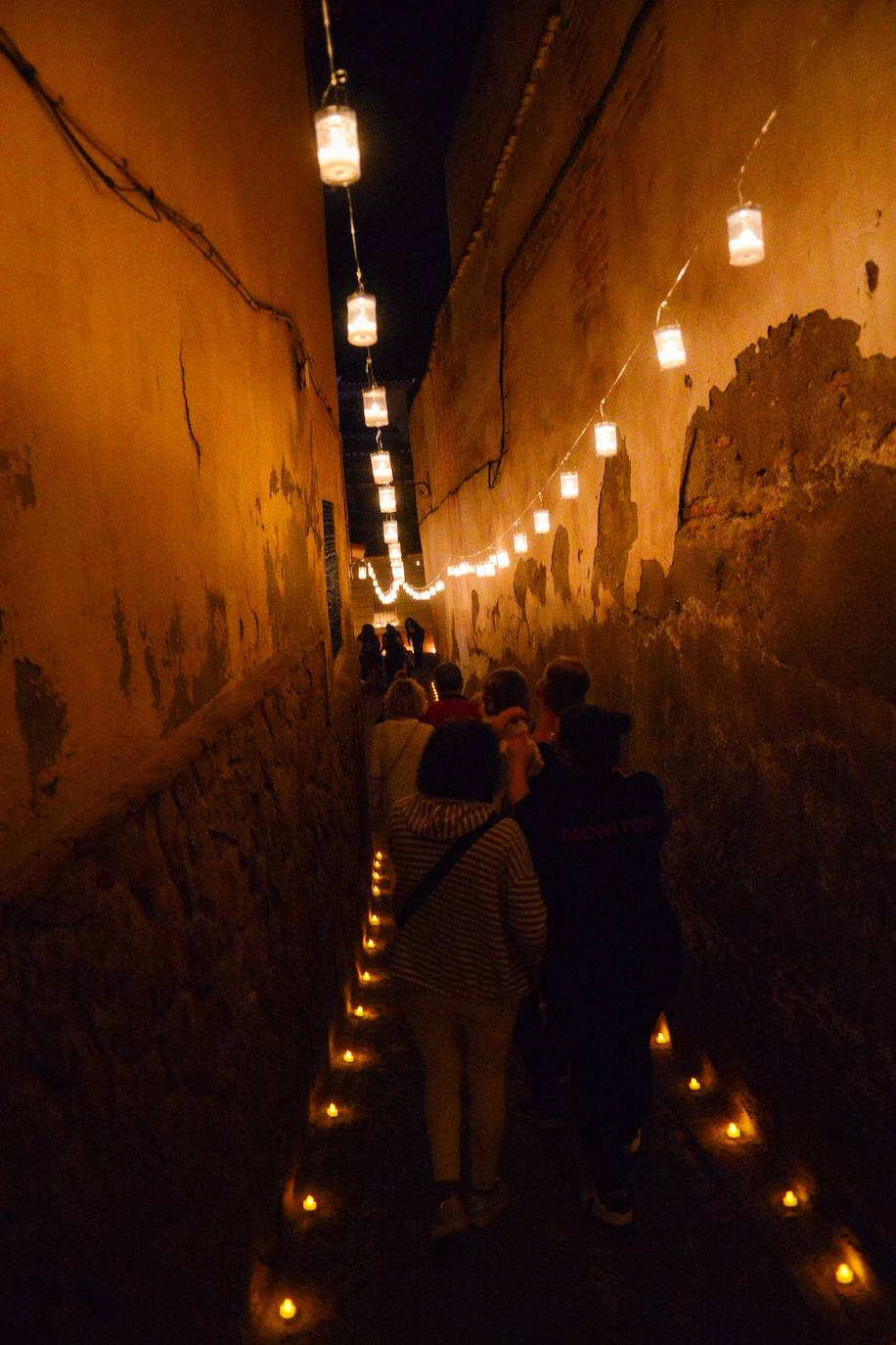 La belleza monumental de Guadix en la noche de las velas