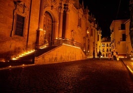 La belleza monumental de Guadix en la noche de las velas