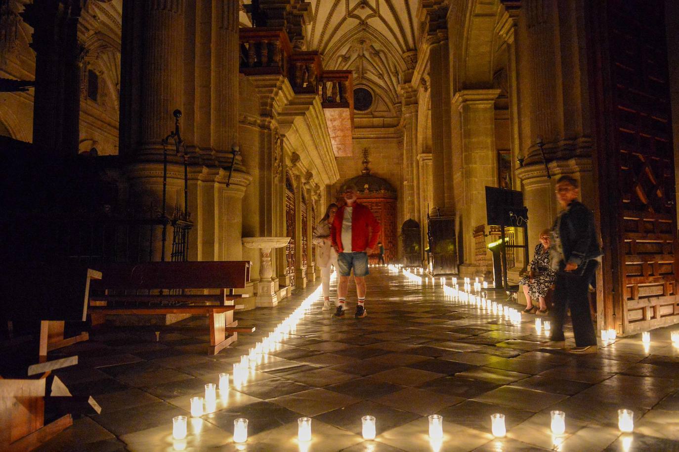 La belleza monumental de Guadix en la noche de las velas