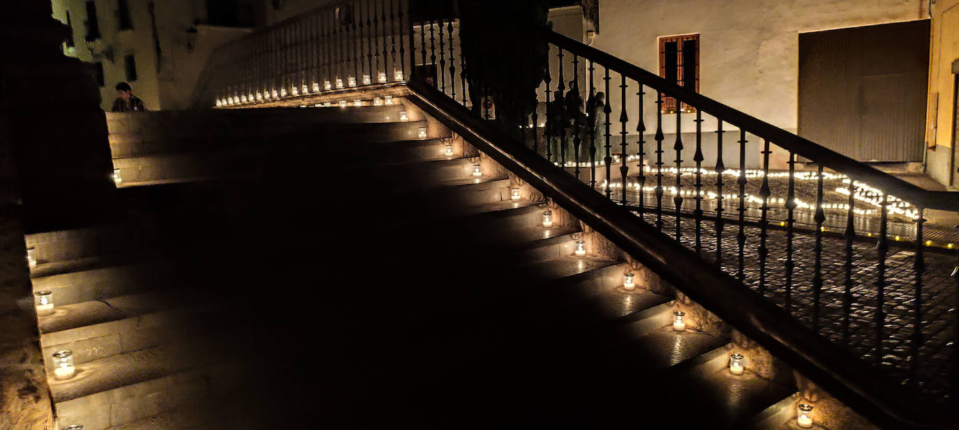 La belleza monumental de Guadix en la noche de las velas