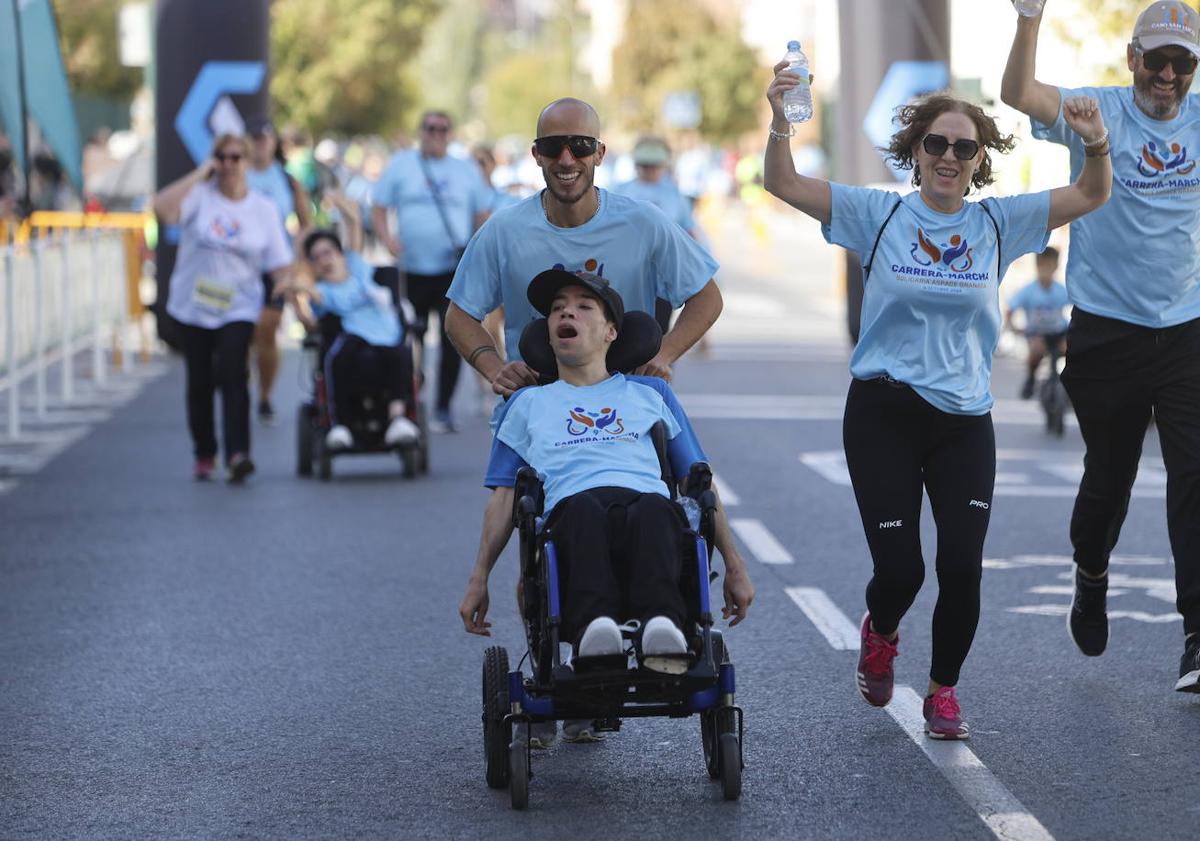 Imagen principal - Carrera de Aspace por Granada.