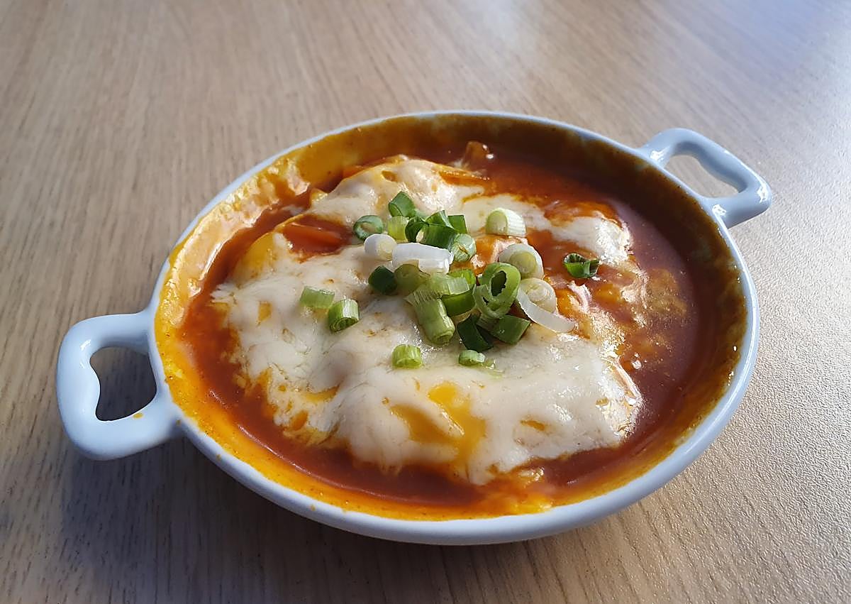 Imagen secundaria 1 - «Granada está de moda en Corea del Sur y en este bar puedes comer nuestra auténtica comida»