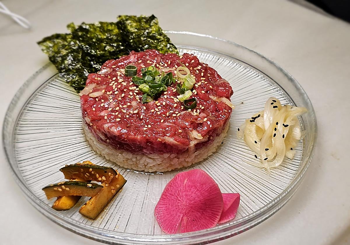 Imagen principal - «Granada está de moda en Corea del Sur y en este bar puedes comer nuestra auténtica comida»