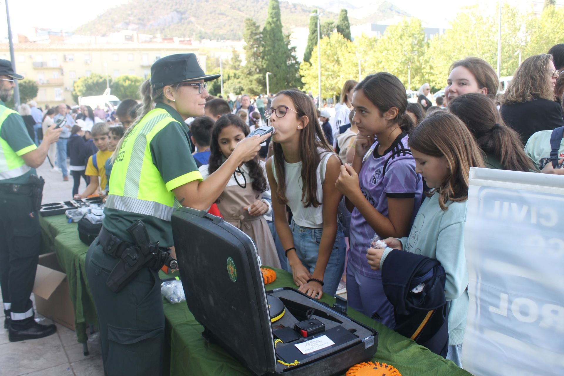 Demostración de la Guardia Civil antes 2.500 menores