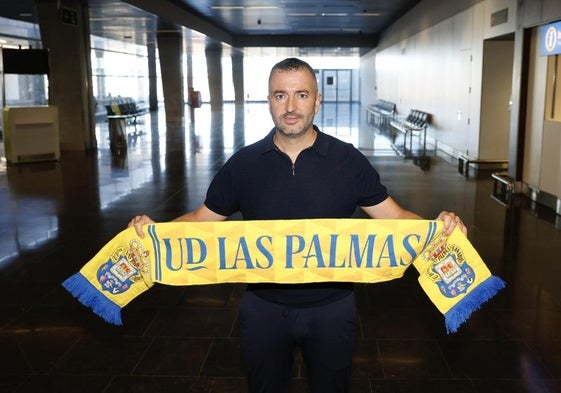 Diego Martínez posa como nuevo entrenador de Las Palmas.