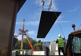 Preparativos de una de las atracciones recinto ferial en la última semana.