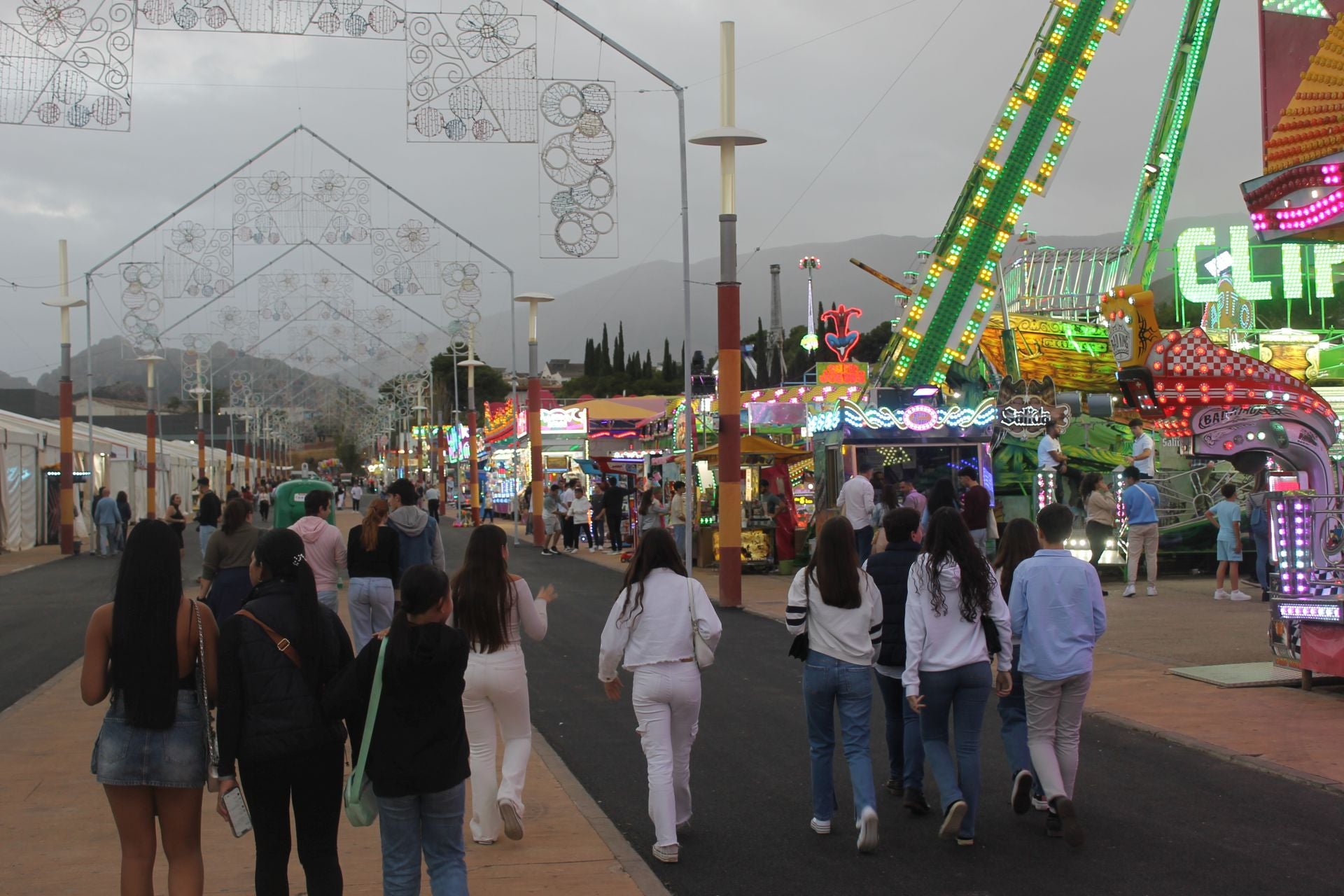 La Feria de San Lucas arranca con buen ambiente y música