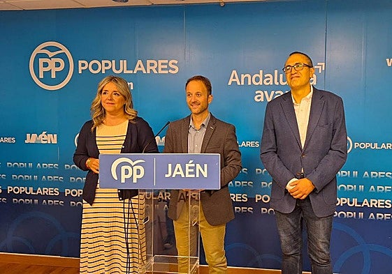 Elena González, Erik Domínguez y Manuel Bonilla, en rueda de prensa este viernes.