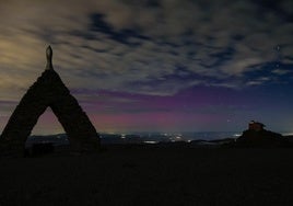 Aurora boreal vista de Sierra Nevada