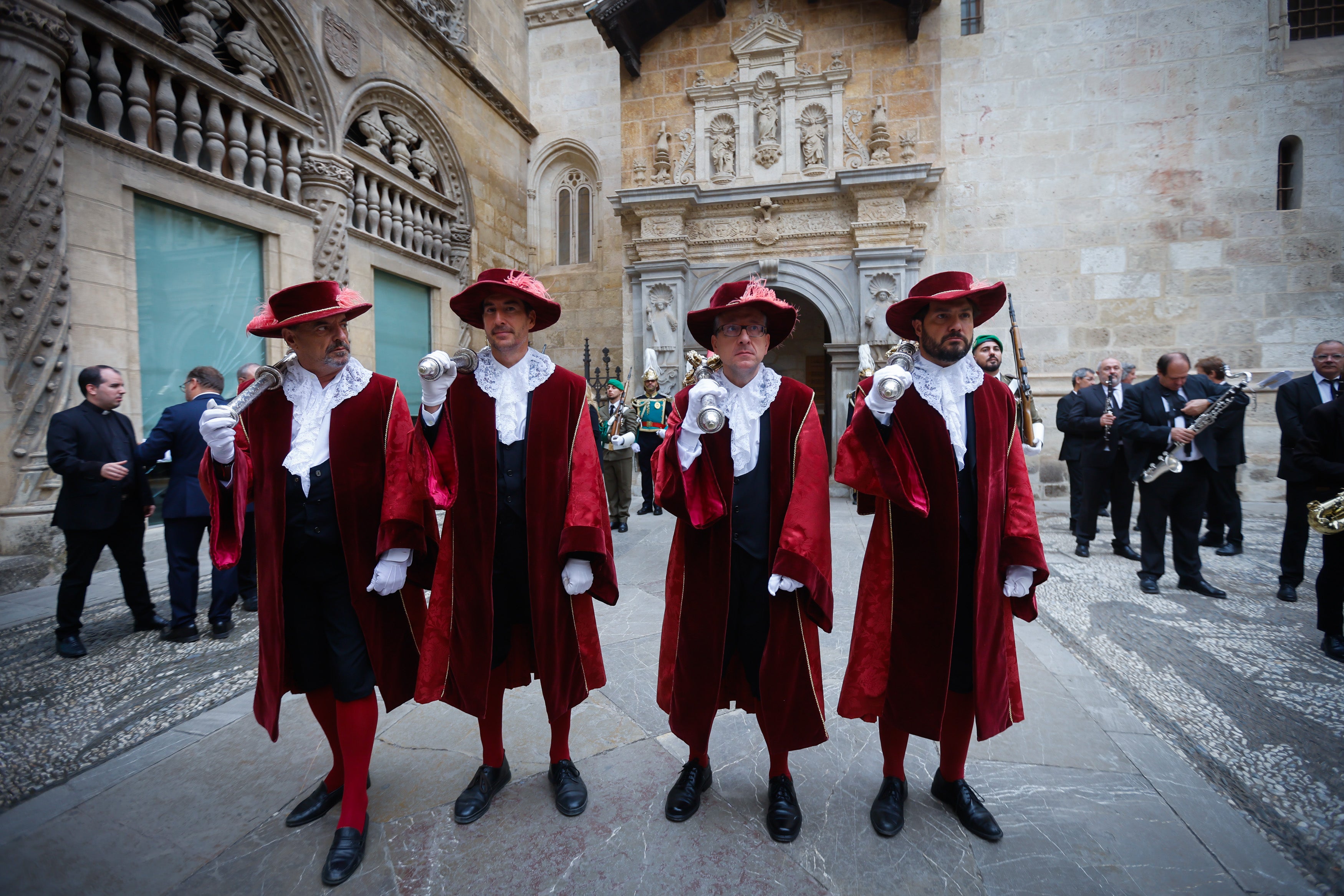 Las imágenes del festejo de la Hispanidad en Granada