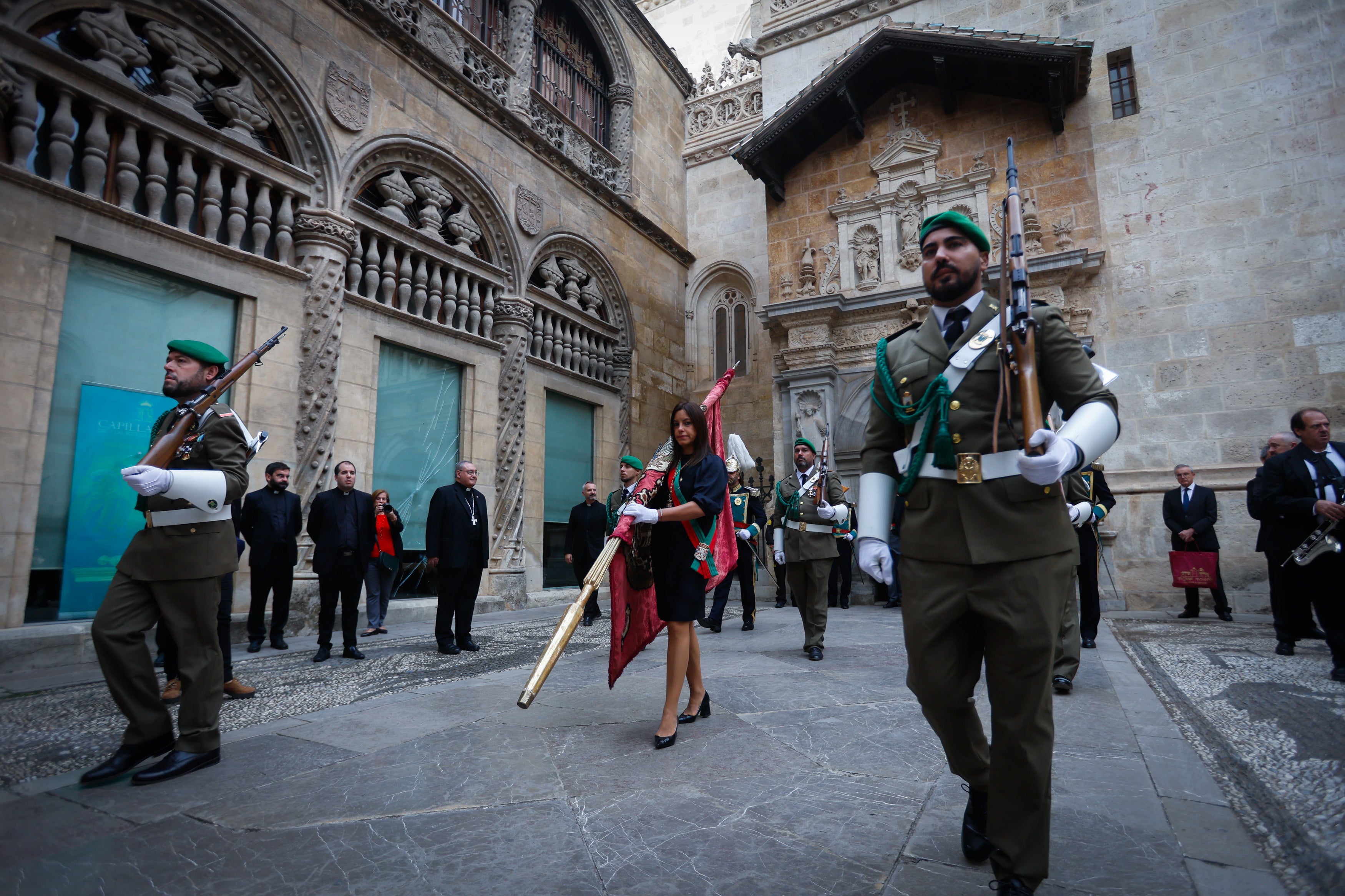 Las imágenes del festejo de la Hispanidad en Granada